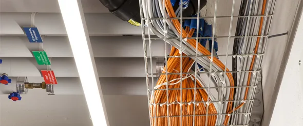 Industrieanlage mit Schaltschrank